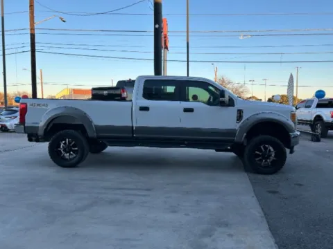 More photos of 2017 Ford F-250 SD XL Crew Cab 4WD at Eurospeed International Corp, TX