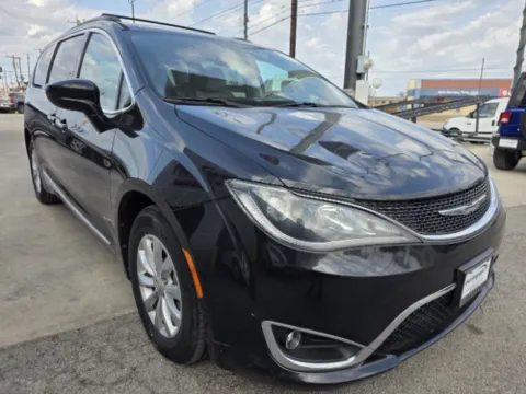 More photos of 2017 Chrysler Pacifica Touring-L at Eurospeed International Corp, TX