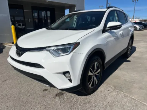 White 2018 Toyota RAV4 XLE for sale in San Antonio, TX