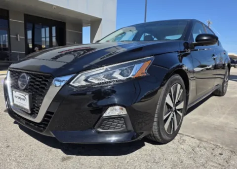 Black 2022 Nissan Altima SV for sale in San Antonio, TX