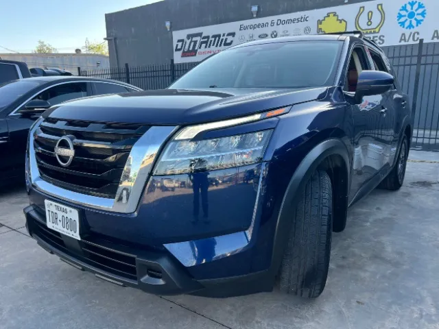 2022 Nissan Pathfinder SV
