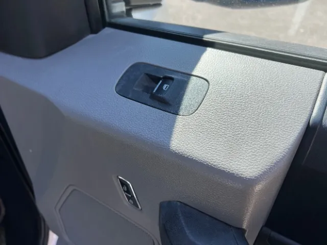 2017 Ford F-350 Super Duty Chassis Cab XL - Photo 28