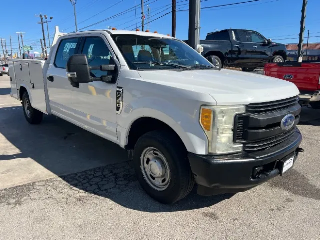 2017 Ford F-350 Super Duty Chassis Cab XL - Photo 4