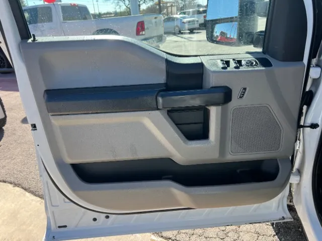 2017 Ford F-350 Super Duty Chassis Cab XL - Photo 35
