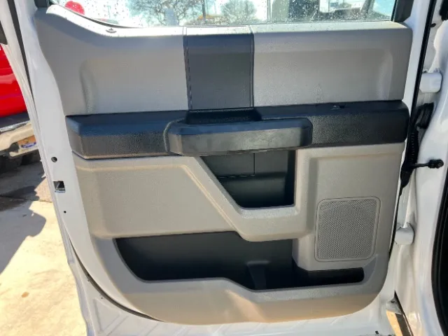 2017 Ford F-350 Super Duty Chassis Cab XL - Photo 33