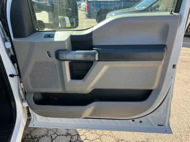 2017 Ford F-350 Super Duty Chassis Cab XL - Photo 27