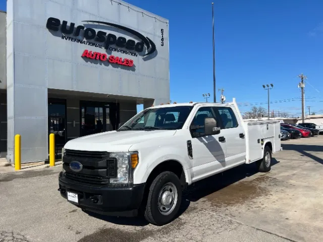 2017 Ford F-350 Super Duty Chassis Cab XL - Photo 2