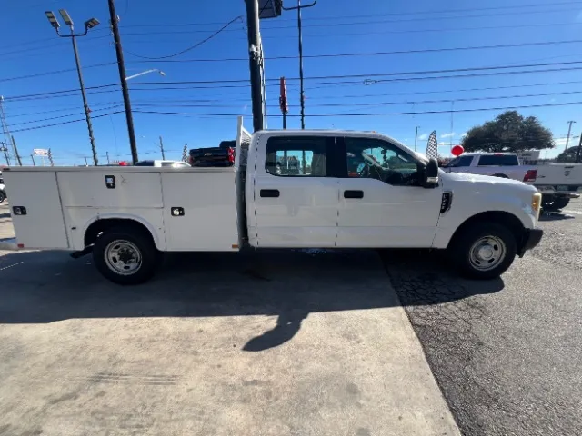 2017 Ford F-350 Super Duty Chassis Cab XL - Photo 5