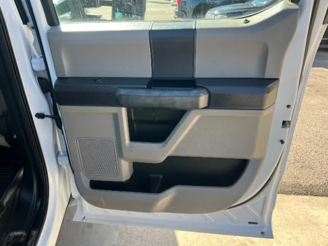 2017 Ford F-350 Super Duty Chassis Cab XL - Photo 31