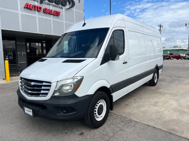 White 2017 Freightliner Sprinter 2500 High Roof V6 for sale in San Antonio, TX