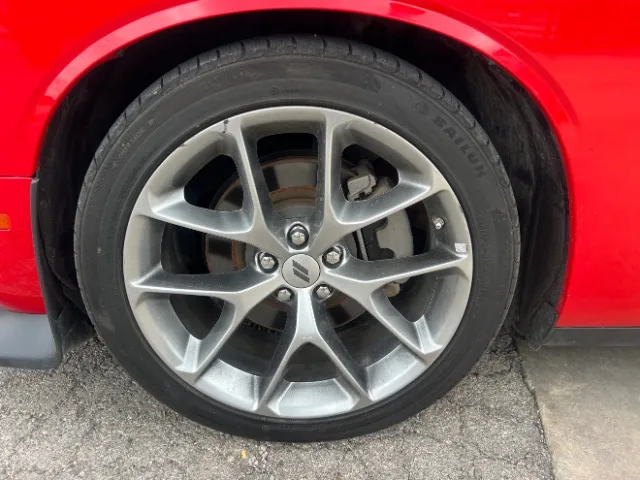 Dodge Challenger photo 13