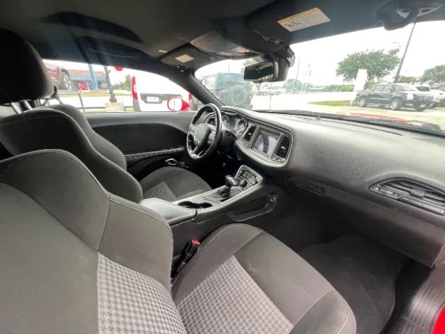 Dodge Challenger photo 19