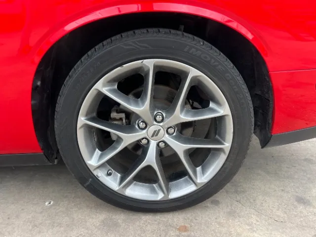 Dodge Challenger photo 12