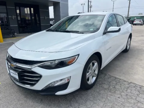 White 2023 Chevrolet Malibu FWD 1LT for sale in San Antonio, TX