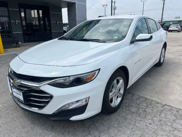 White 2023 Chevrolet Malibu FWD 1LT for sale in San Antonio, TX