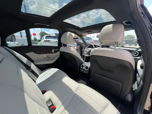 Mercedes-Benz C300 photo 24