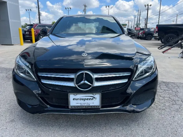 Mercedes-Benz C300 photo 3