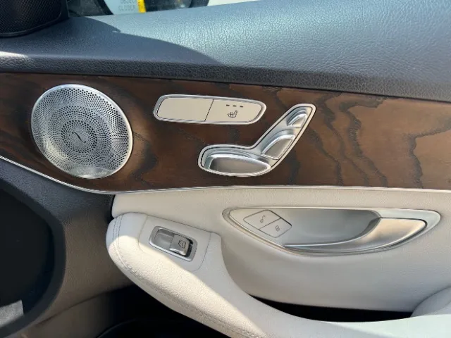 Mercedes-Benz C300 photo 18