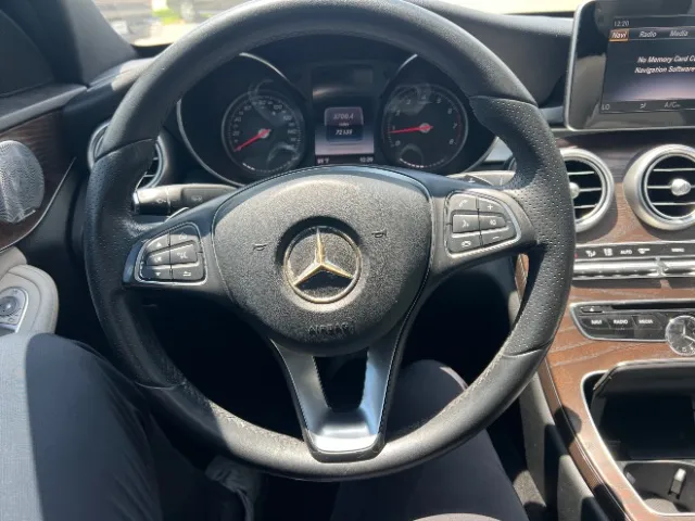 Mercedes-Benz C300 photo 36