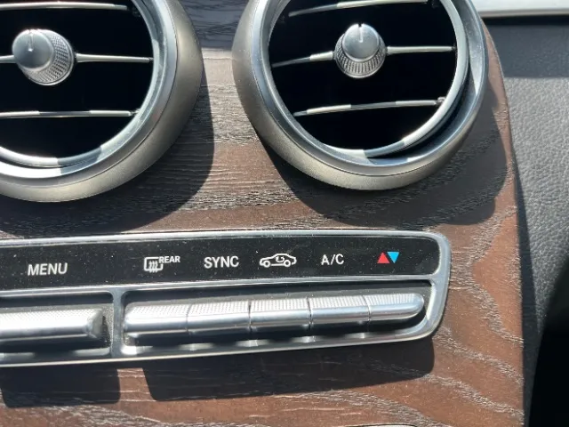 Mercedes-Benz C300 photo 42