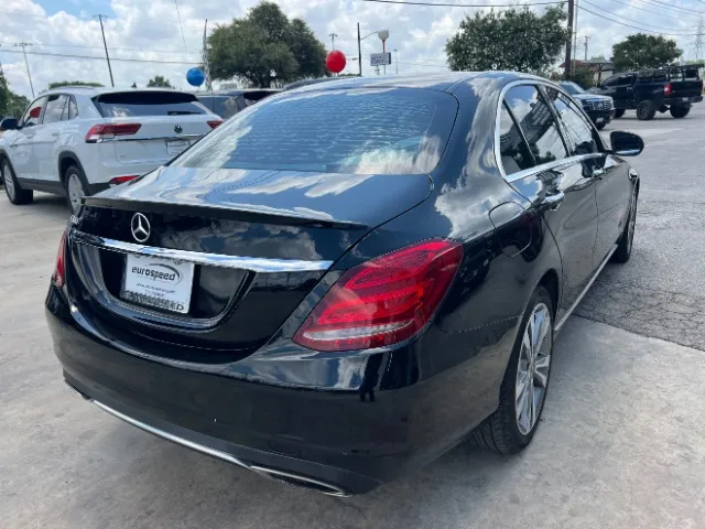 Mercedes-Benz C300 photo 6