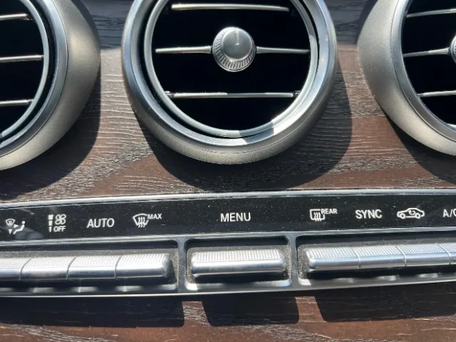 Mercedes-Benz C300 photo 41