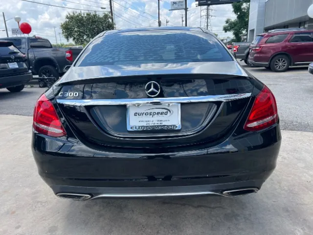 Mercedes-Benz C300 photo 7