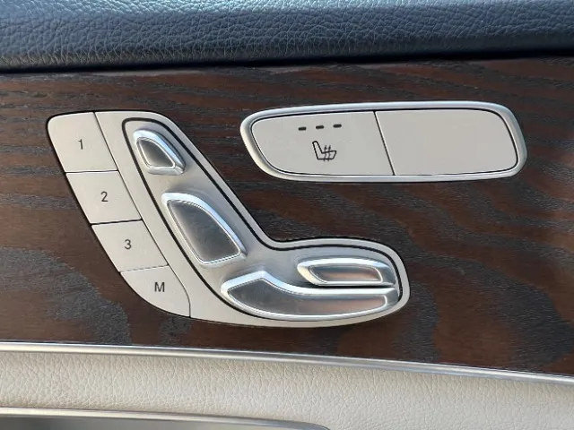 Mercedes-Benz C300 photo 29