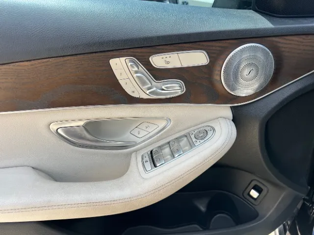 Mercedes-Benz C300 photo 28