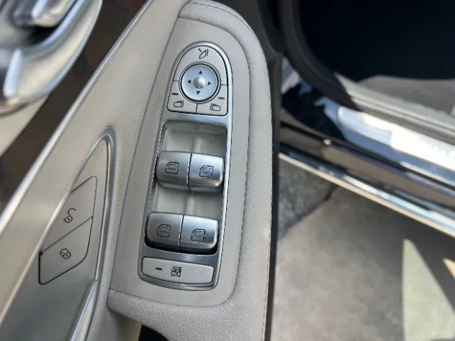 Mercedes-Benz C300 photo 30