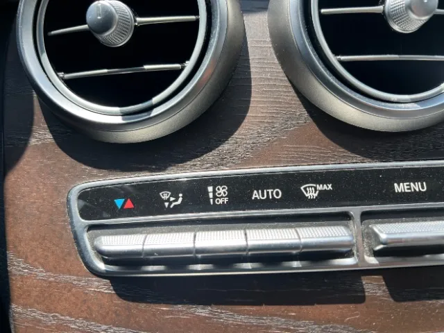 Mercedes-Benz C300 photo 40