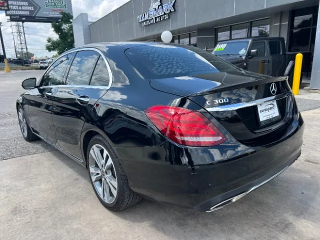 Mercedes-Benz C300 photo 8