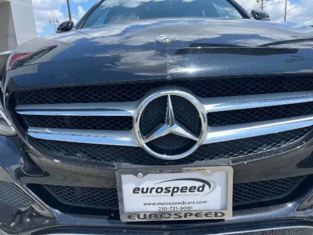 Mercedes-Benz C300 photo 14