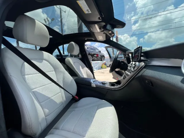 Mercedes-Benz C300 photo 20