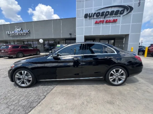 Mercedes-Benz C300 photo 9