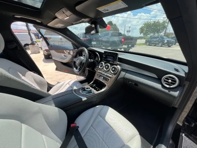 Mercedes-Benz C300 photo 21