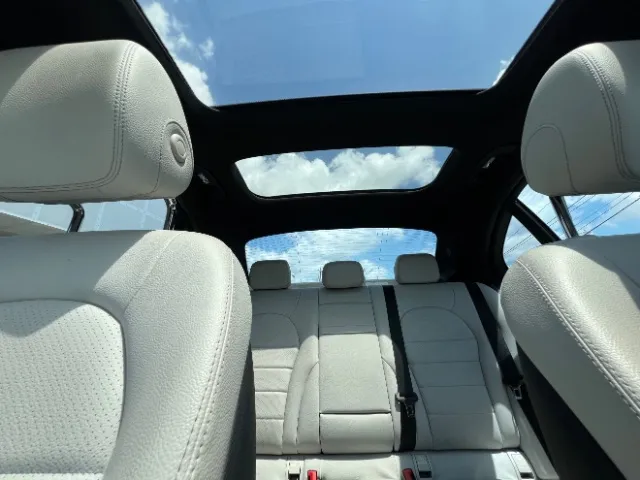 Mercedes-Benz C300 photo 49