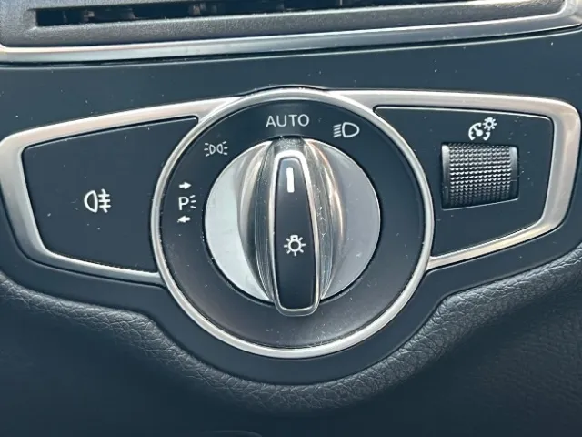Mercedes-Benz C300 photo 33
