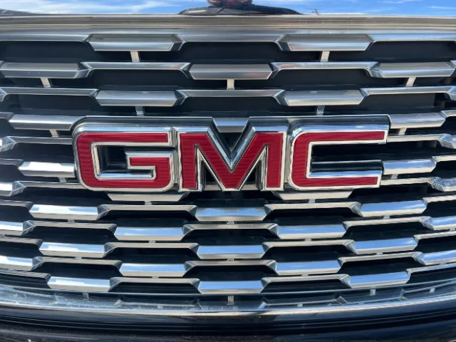 GMC Yukon photo 14