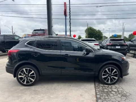 More photos of 2018 Nissan Rogue Sport SL at Eurospeed International Corp, TX