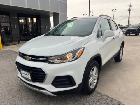 White 2018 Chevrolet Trax LT for sale in San Antonio, TX