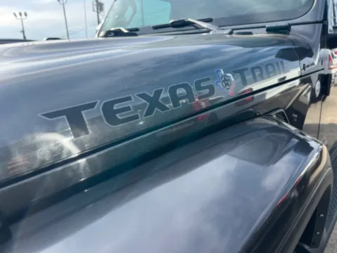 Photos of 2022 Jeep Gladiator Texas Trail 4x4 for sale in San Antonio, TX at Eurospeed International Corp