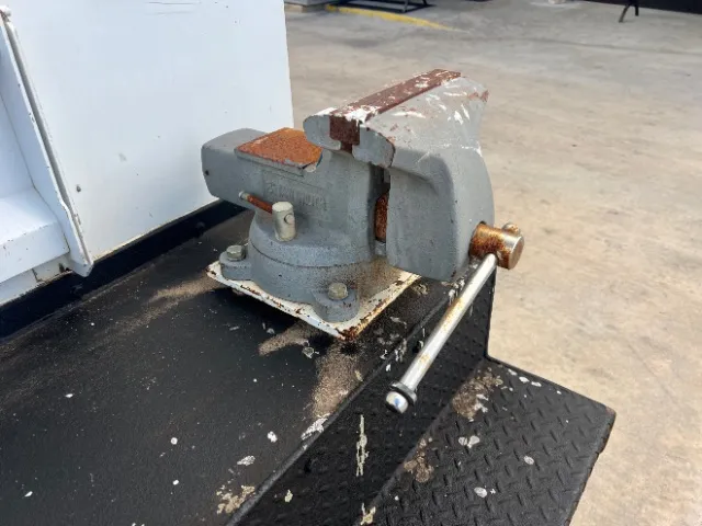 Ford F-550 photo 19