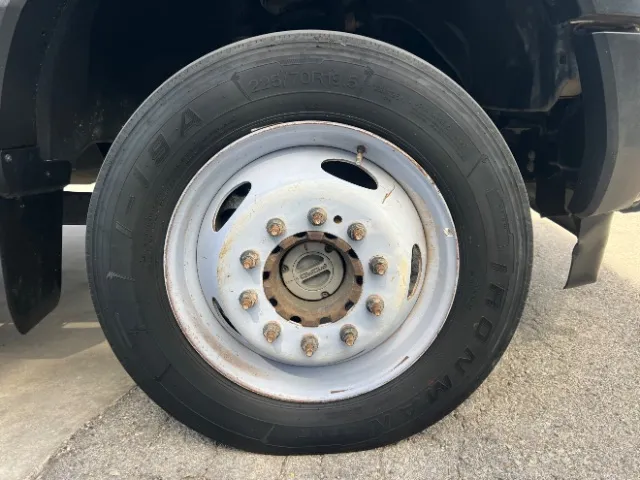 Ford F-550 photo 10