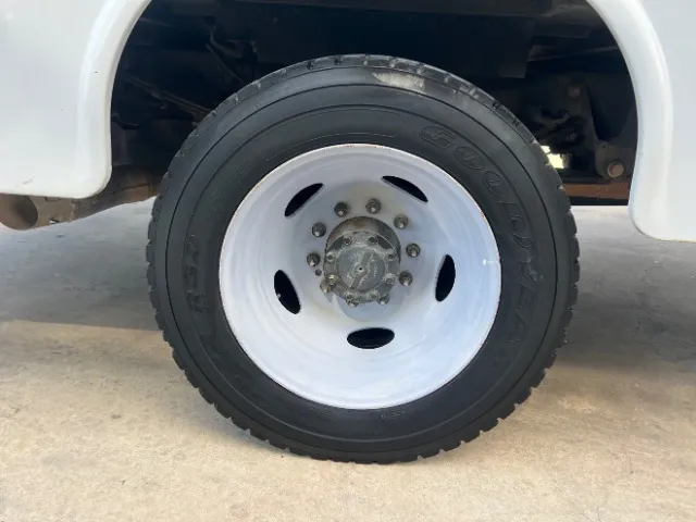 Ford F-550 photo 11