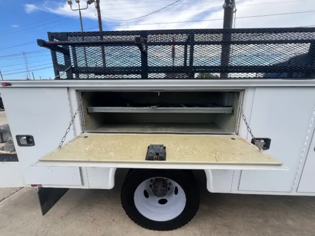 Ford F-550 photo 16