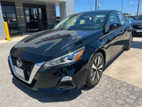 Black 2022 Nissan Altima SV FWD for sale in San Antonio, TX