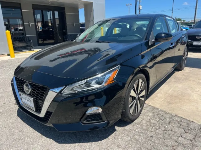 Black 2022 Nissan Altima SV FWD for sale in San Antonio, TX