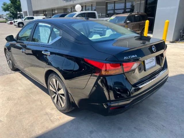 Nissan Altima photo 8