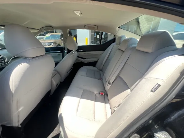 Nissan Altima photo 27